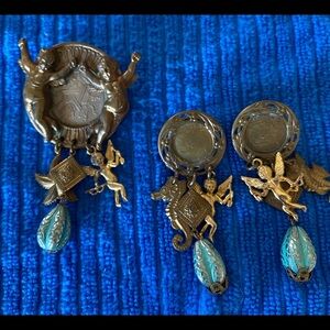 Vintage 1982 Queen Elizabeth Austria Coin Pin